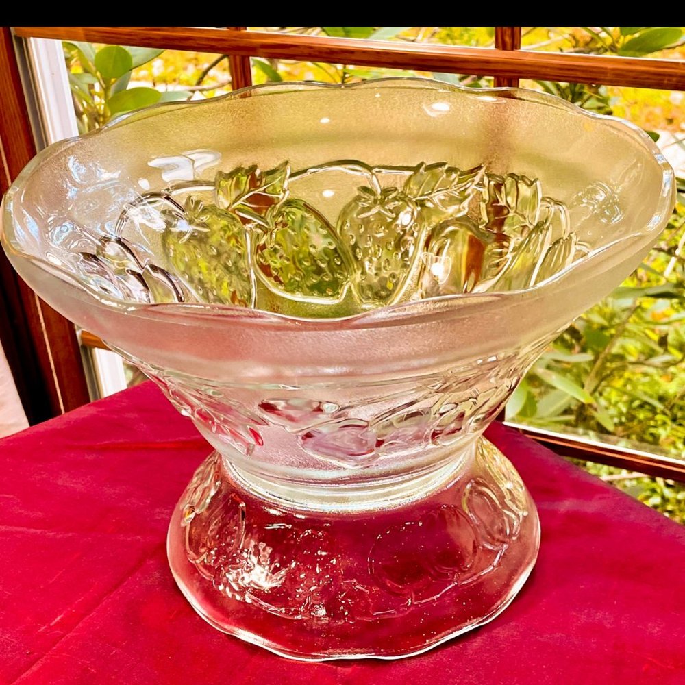 ⭐️HP⭐️VTG▪️PASARI▪️Fruit Embossed Pedestal Glass Punch Bowl - Picture 2 of 11